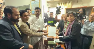 ঢাকা-১০ আসনে মনোনয়ন ফরম সংগ্রহ করলেন আসিফ মাহমুদ